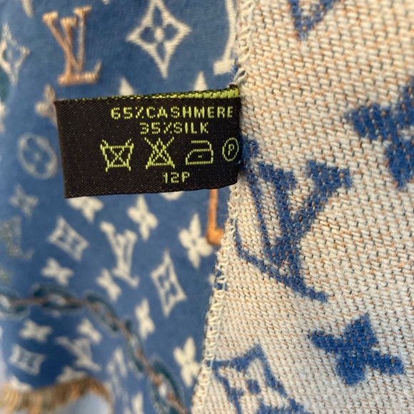 Louis Vuitton Monogram Wrap/Shawl, OS - Picture 2 of 9